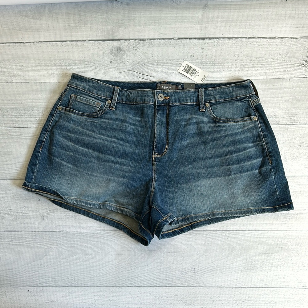 Torrid 3.5” A-Line Vintage Short in Rum Coke Sz 18 NWT